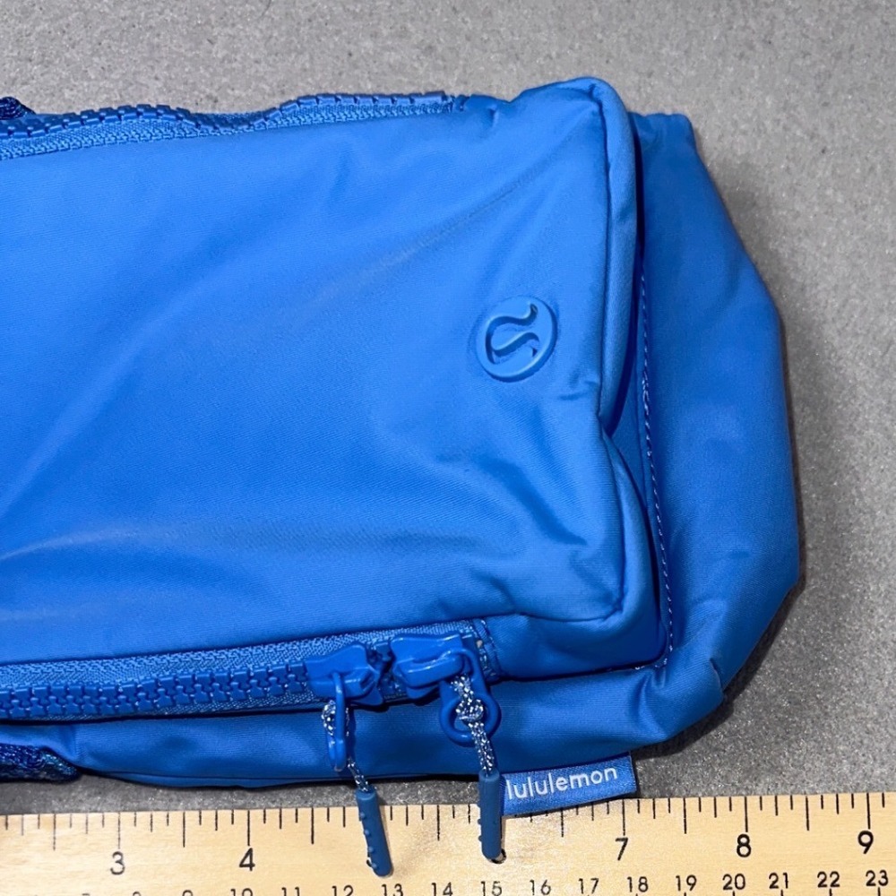 Lululemon Water Bottle Crossbody Bag Blue Adjustable Strap Zipper Pocket - Picture 10 of 12